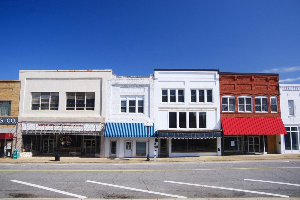 Newton Appearance Commission gives June Looking Good award to El Batán Photo: Brian Stansberry / Wikimedia Commons / CC BY 4.0